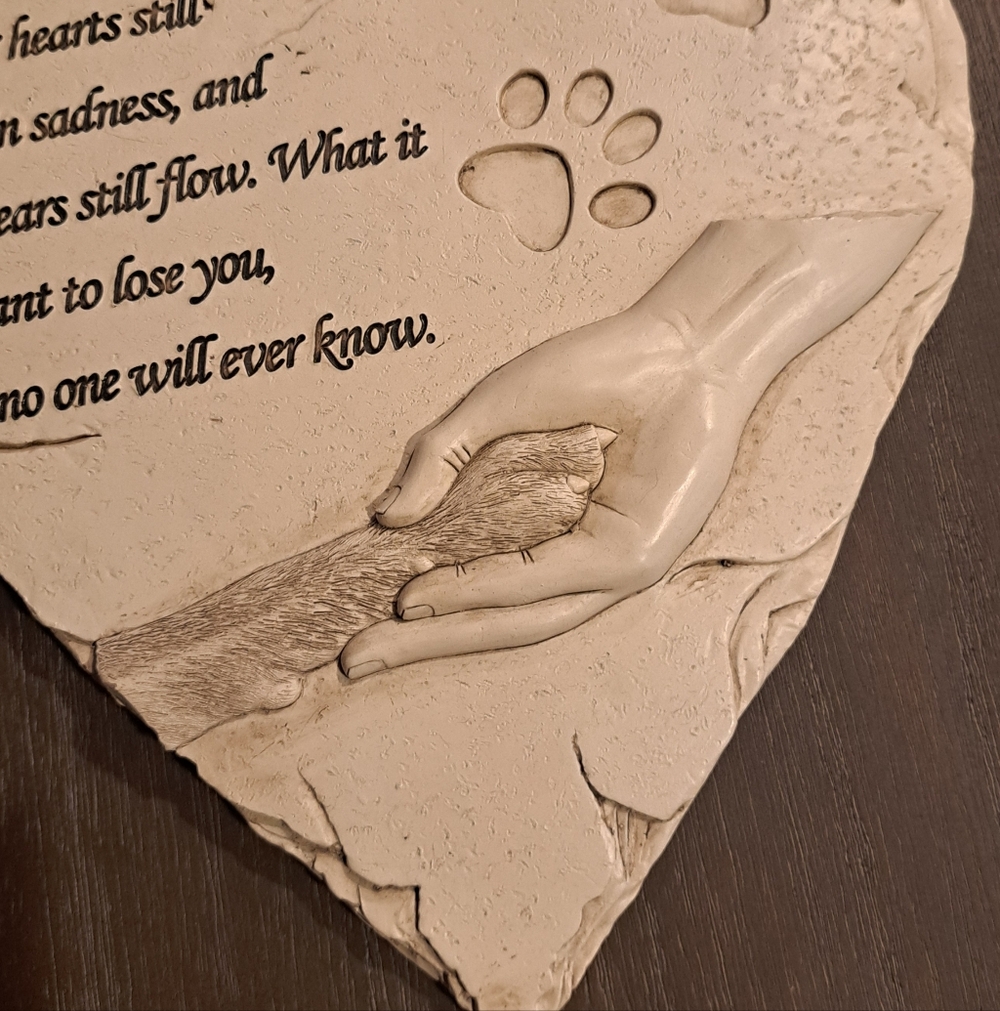 NWT Dog Pet Memorial Stone Heart-Shaped Loss of Pet Dog Grave Stone Headstone - Picture 4 of 6